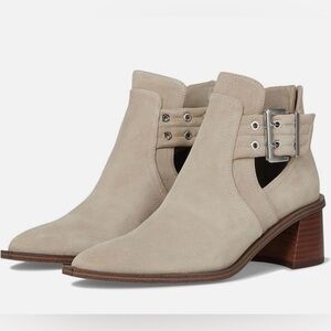 Steve Madden- Stylish Beige Ankle Boots